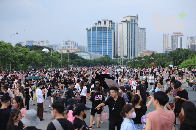  Dàn sao đổ bộ ngày 2 concert BLACKPINK tại Hà Nội: Jun Vũ - S.T Sơn Thạch - Min tụ hội, Hot girl Tây Hồ xuất hiện giờ chót!  - Ảnh 18.