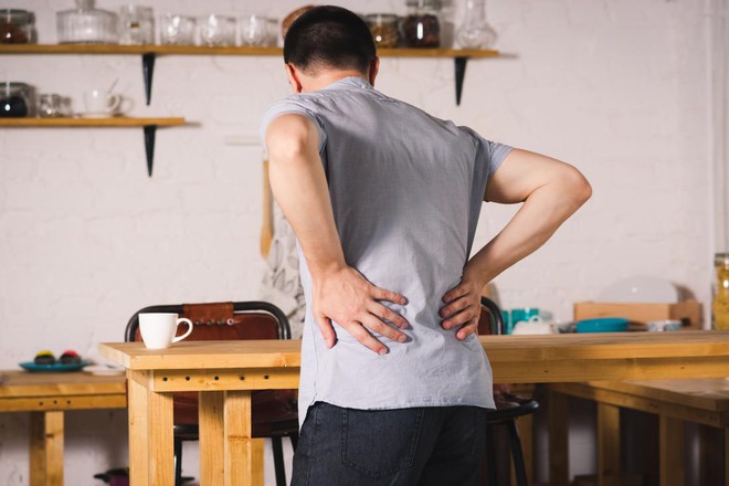Đau lưng có thể cảnh báo ung thư khác với đau lưng thông thường thế nào? - Ảnh 2.