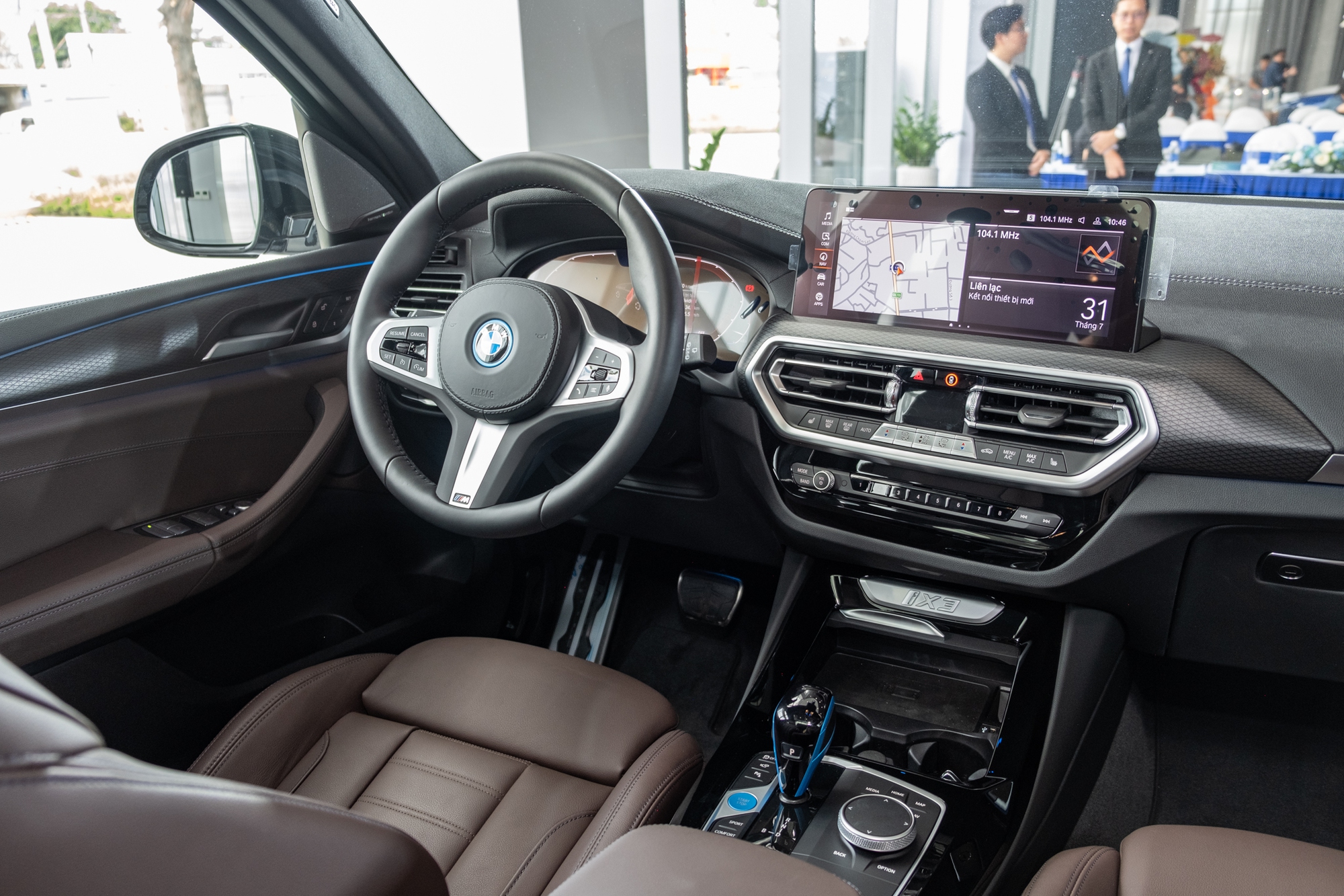 BMW iX3 ra mắt Việt Nam: Giá gần 3,5 tỷ, mạnh hơn, cao cấp hơn X3 lắp ráp, sạc 1 lần dư sức chạy TP. HCM - Nha Trang - Ảnh 4.
