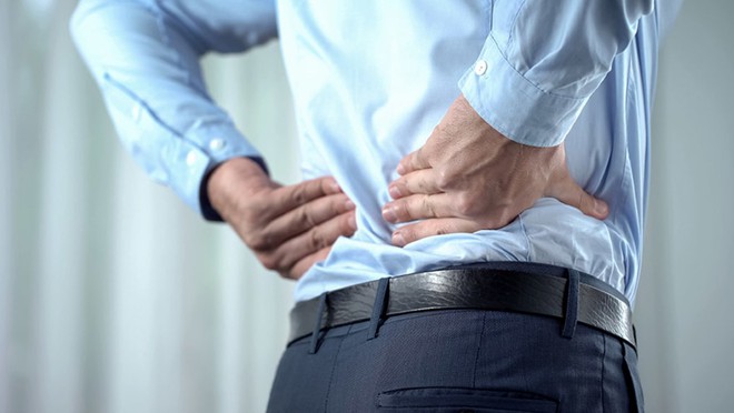 Đau lưng có thể cảnh báo ung thư khác với đau lưng thông thường thế nào? - Ảnh 1.