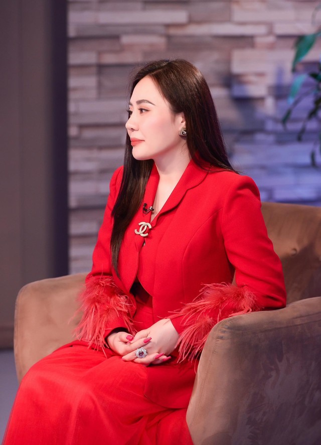 Hoa hậu Phan Kim Oanh trải qua nhiều biến cố và nỗ lực vươn lên - Ảnh 1.
