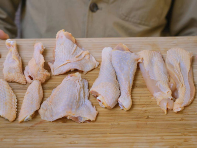 Thịt gà chỉ nên bảo quản trong tủ lạnh bao lâu để tránh nguy cơ ngộ độc thực phẩm? - Ảnh 3.