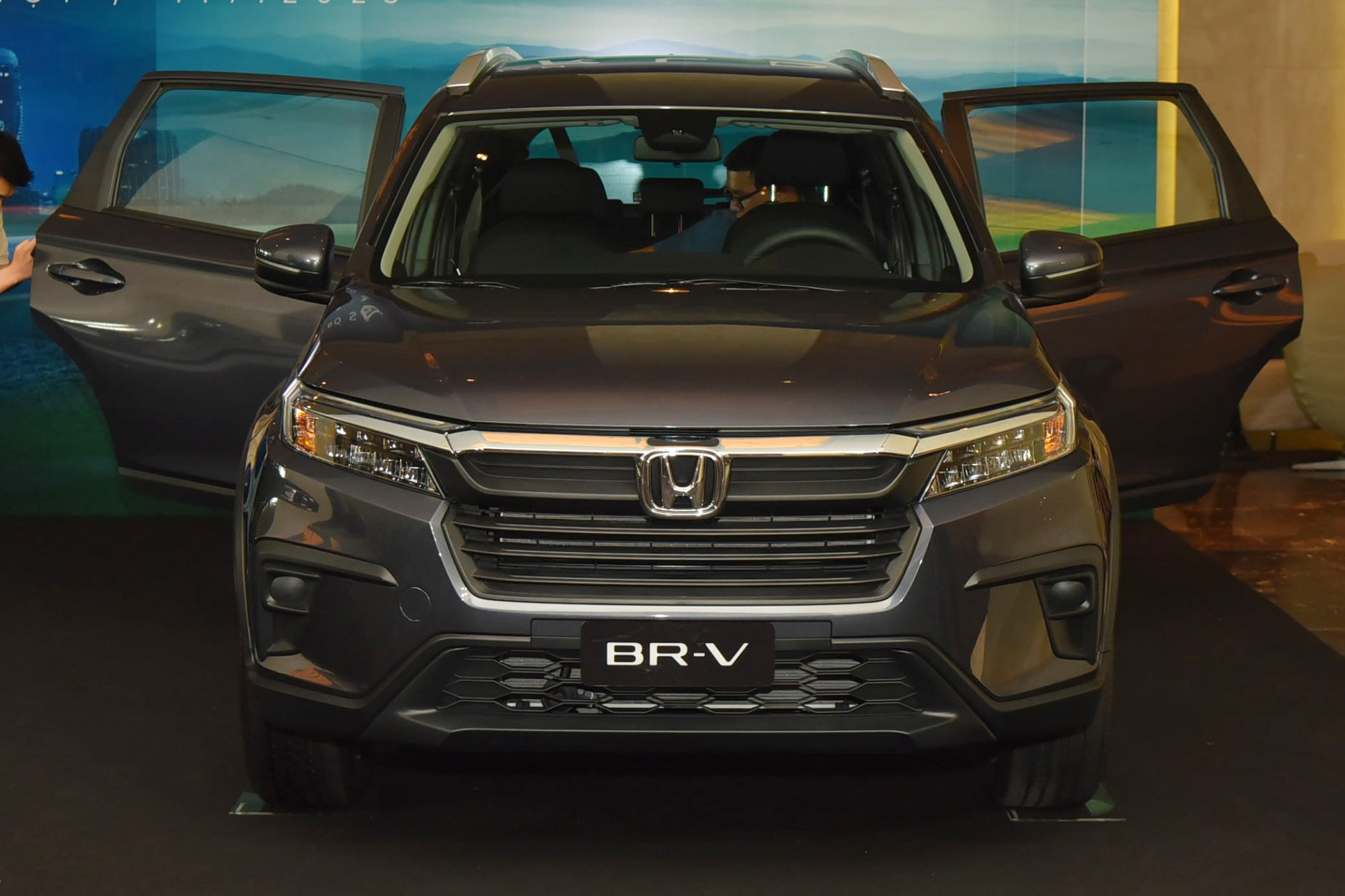 Chọn Honda BR-V bản đắt nhất hay tiết kiệm 44 triệu lấy bản base, bảng so sánh này sẽ giúp bạn dễ đưa ra quyết định - Ảnh 1.