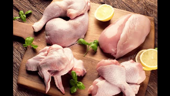 Thịt gà chỉ nên bảo quản trong tủ lạnh bao lâu để tránh nguy cơ ngộ độc thực phẩm? - Ảnh 2.
