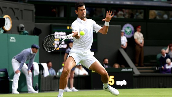 Wimbledon: Novak Djokovic giành trận thắng thứ 350 ở đấu trường Grand Slam - Ảnh 1.
