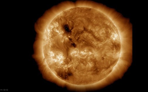 Mặt trời có số vết đen lớn kỷ lục - Ảnh 1.