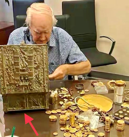 Phú ông giấu kho báu khoảng 118 tỷ đồng trong núi, viết thơ hướng dẫn khiến nhiều người bỏ mạng để truy tìm: Hồi kết khiến cả thế giới ngỡ ngàng - Ảnh 3. Phú ông giấu kho báu khoảng 118 tỷ đồng trong núi, viết thơ hướng dẫn khiến nhiều người bỏ mạng để truy tìm: Hồi kết khiến cả thế giới ngỡ ngàng - Ảnh 3.