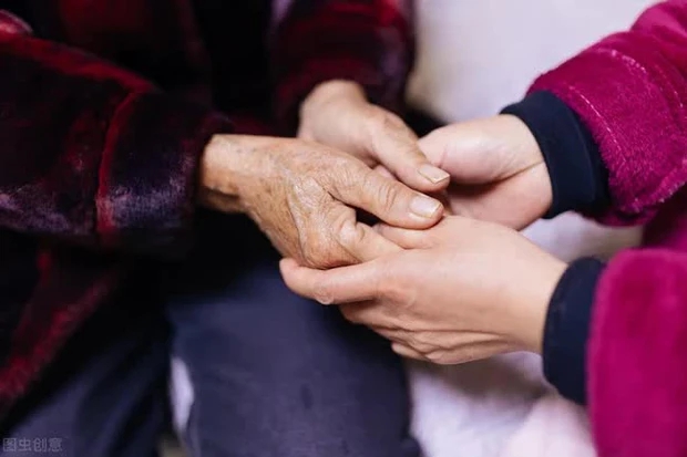 Có hơn 6 tỷ đồng ở tuổi 72, tôi vẫn ghen tỵ với hàng xóm lương hưu 9 triệu: Về già nhiều tiền chưa chắc đã sướng vì một nguyên do đau lòng