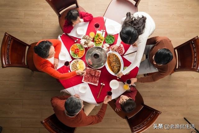 Có hơn 6 tỷ đồng ở tuổi 72, tôi vẫn ghen tỵ với hàng xóm lương hưu 9 triệu: Về già nhiều tiền chưa chắc đã sướng vì một nguyên do đau lòng - Ảnh 2. Có hơn 6 tỷ đồng ở tuổi 72, tôi vẫn ghen tỵ với hàng xóm lương hưu 9 triệu: Về già nhiều tiền chưa chắc đã sướng vì một nguyên do đau lòng - Ảnh 2.