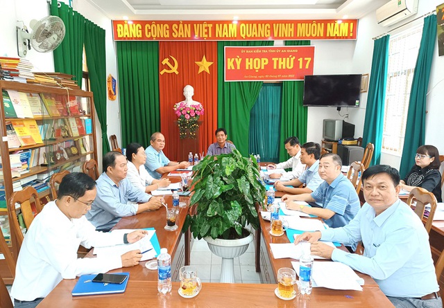Kỷ luật Đảng ủy 2 Sở, Văn phòng UBND tỉnh; Phó Giám đốc Sở cùng một loạt Cục trưởng, Phó Cục trưởng,… thi hành án