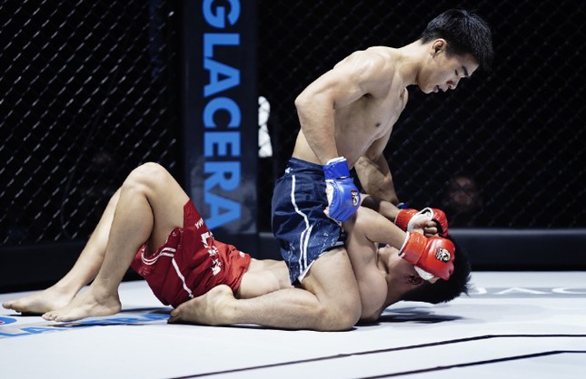 Trần Ngọc Lượng đấu đệ tử của Johnny Trí Nguyễn