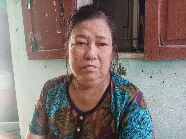 Chồng và con trai cả qua đời, con trai thứ bại liệt, người phụ nữ lớn tuổi vừa mưu sinh vừa chạy thận - Ảnh 2. Chồng và con trai cả qua đời, con trai thứ bại liệt, người phụ nữ lớn tuổi vừa mưu sinh vừa chạy thận - Ảnh 2.