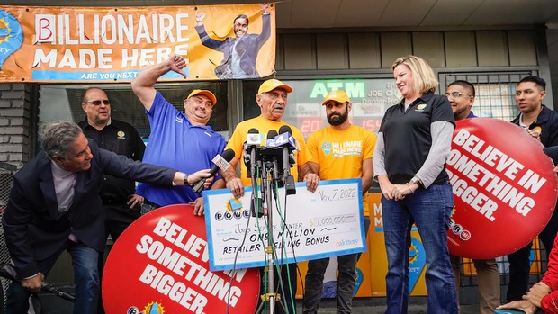 Làm gì khi đột nhiên giàu có: Chuyên gia tài chính cảnh báo ai giàu nhanh cũng có thể tán gia bại sản nhanh chỉ vì 1 sai lầm - Ảnh 3. Làm gì khi đột nhiên giàu có: Chuyên gia tài chính cảnh báo ai giàu nhanh cũng có thể tán gia bại sản nhanh chỉ vì 1 sai lầm - Ảnh 3.