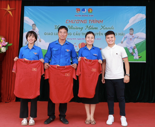 Quang Hải âm thầm làm từ thiện giữa ồn ào của bạn gái - Ảnh 5. Quang Hải âm thầm làm từ thiện giữa ồn ào của bạn gái - Ảnh 5.