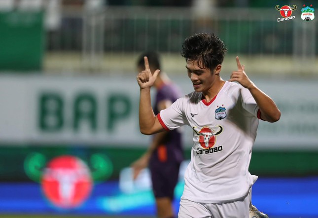 Tiền đạo U23 Việt Nam ghi bàn giúp HAGL đi tiếp ở Cúp quốc gia