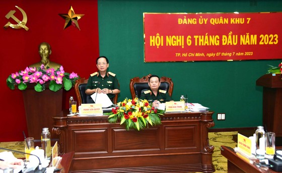 Quân khu 7 hoàn thành thắng lợi nhiệm vụ quân sự, quốc phòng và xây dựng Đảng - Ảnh 2. Quân khu 7 hoàn thành thắng lợi nhiệm vụ quân sự, quốc phòng và xây dựng Đảng - Ảnh 2.
