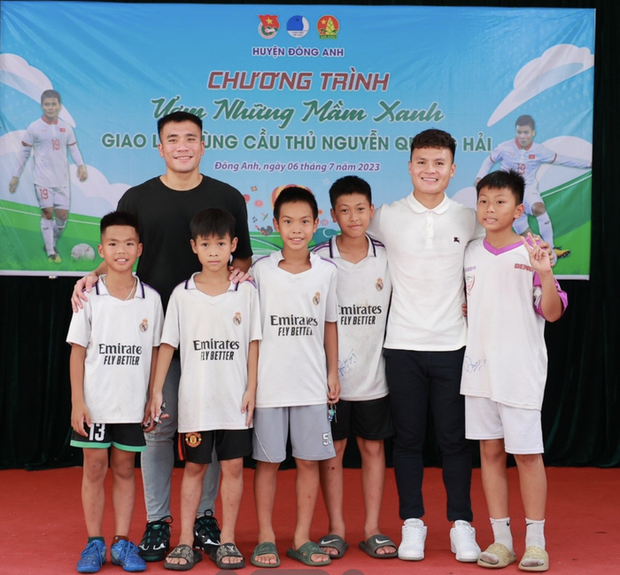 Quang Hải âm thầm làm từ thiện giữa ồn ào của bạn gái - Ảnh 2. Quang Hải âm thầm làm từ thiện giữa ồn ào của bạn gái - Ảnh 2.