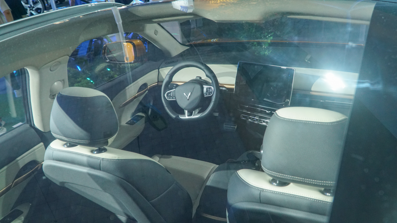 VinFast VF 6 ra mắt Việt Nam: Tầm vận hành gần 400km, là bom tấn phân khúc SUV hạng B sắp mở bán - Ảnh 11.
