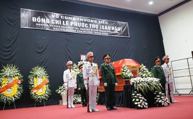 Thủ tướng Phạm Minh Chính viếng nguyên Trưởng ban Tổ chức Trung ương Lê Phước Thọ - Ảnh 4.