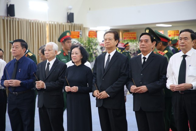 Thủ tướng Phạm Minh Chính viếng nguyên Trưởng ban Tổ chức Trung ương Lê Phước Thọ - Ảnh 3.