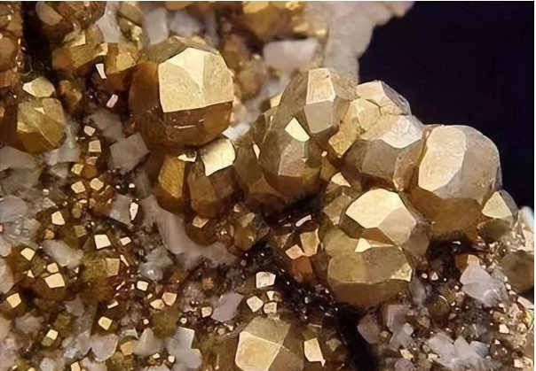 Lão nông phát hiện dòng suối vàng khi đi hái thuốc: Chuyên gia cho phá nổ mìn phá núi, hé lộ sự thật về hàng trăm tấn vàng trị giá 283 nghìn tỷ từ gần 400 năm trước - Ảnh 5.