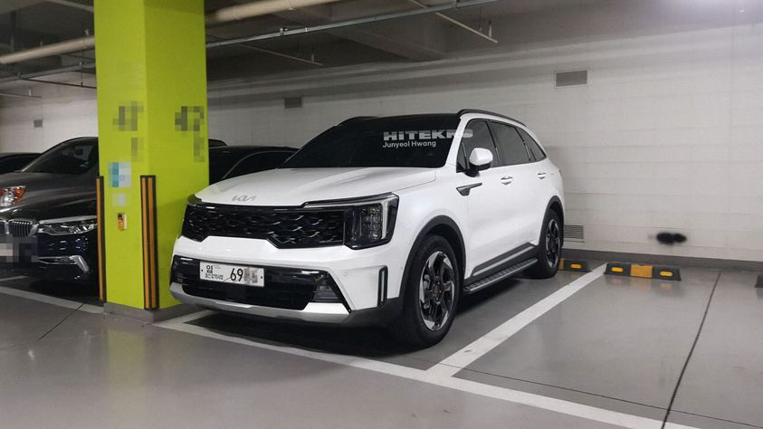 Kia Sorento 2024 lần đầu lộ nội thất với màn hình cong theo trend như Santa Fe sắp ra mắt - Ảnh 4.