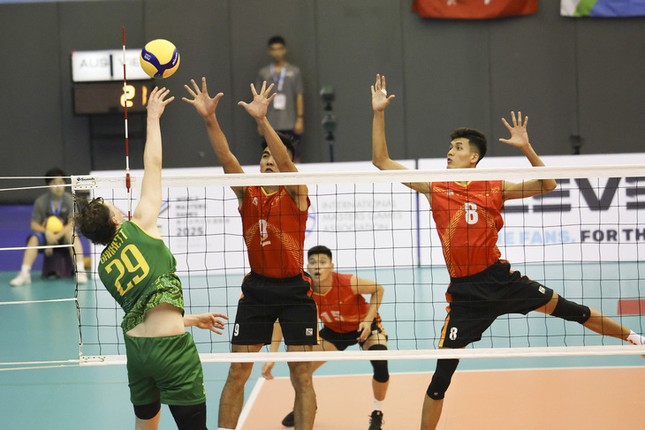 Bóng chuyền nam Việt Nam thua Australia ở AVC Challenge Cup 2023 - Ảnh 1.