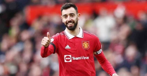 Bruno Fernandes đeo băng đội trưởng Man.United mùa tới - Ảnh 1.