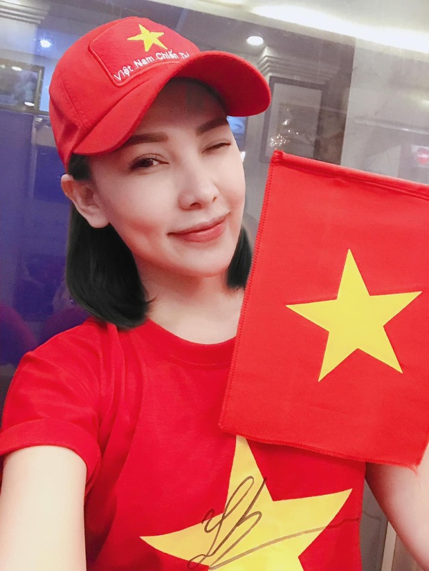 Hồ sơ tình ái Quỳnh Thư: Liên tục vướng nghi vấn làm tiểu tam, hẹn hò đại gia giấu mặt và nghi vấn cặp kè cầu thủ nổi tiếng - Ảnh 5.