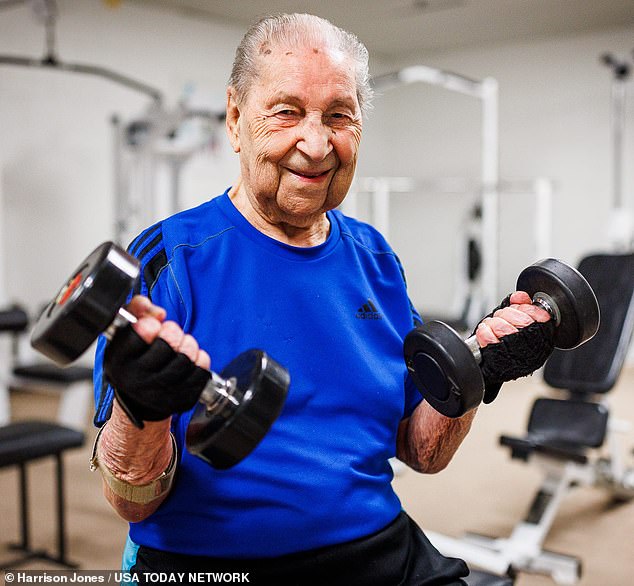 Hai thói quen giúp cụ ông 100 tuổi tại Mỹ sống thọ - Ảnh 1.