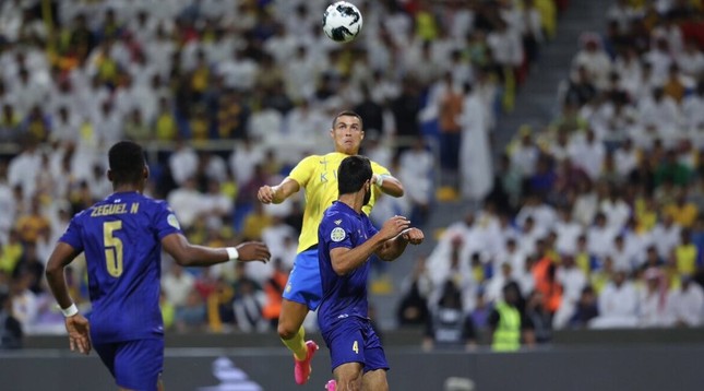 Ronaldo phá kỷ lục của huyền thoại Gerd Muller