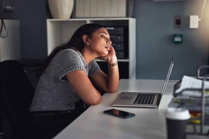 Đằng sau xu hướng làm việc “lazy girl job” được người trẻ yêu thích và theo đuổi - Ảnh 2.