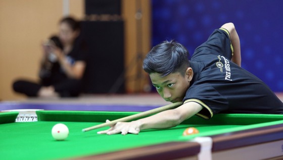 Giải Billiard Yoy Heyball Quốc tế mở rộng IHPA 2023: Tay cơ 13 tuổi người Malaysia gây bất ngờ trong ngày khai mạc - Ảnh 1.