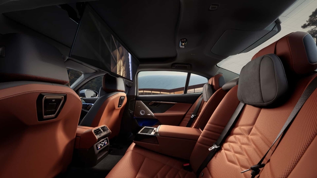 BMW 5-Series có bản mới đẳng cấp cho Chủ tịch: Ghế sau rộng hơn, màn hình to như TV gắn trần - Ảnh 3.