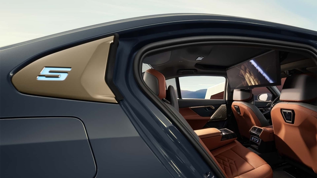 BMW 5-Series có bản mới đẳng cấp cho Chủ tịch: Ghế sau rộng hơn, màn hình to như TV gắn trần - Ảnh 2.