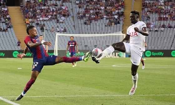 Barca bắt đầu “nỗi nhớ Camp Nou” - Ảnh 2.