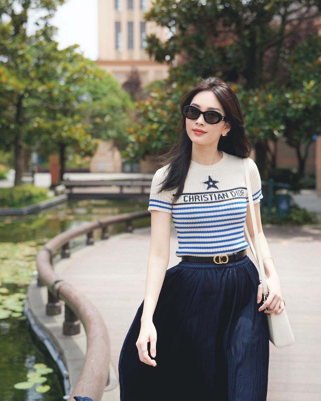Đặng Thu Thảo mắc lỗi khi diện đồ đắt đỏ - Ảnh 2.