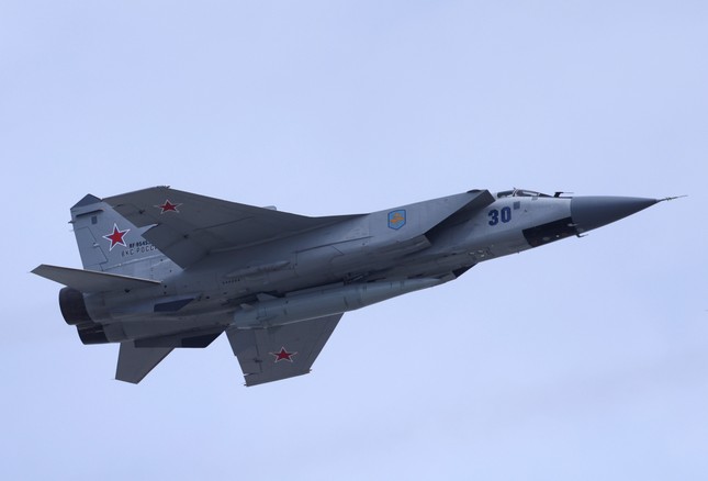 Kiev nói Nga nhắm mục tiêu vào sân bay Ukraine bằng tên lửa Kinzhal tiên tiến - Ảnh 1.