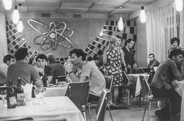 Người Liên Xô từng thường không chọn đi ăn nhà hàng, lý do thật bất ngờ - Ảnh 3.
