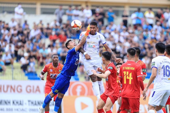 Chỉ còn Hà Nội FC đua vô địch V-League với CAHN - Ảnh 2.