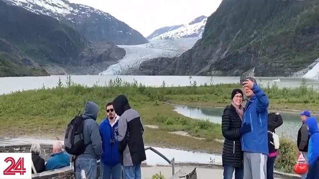 Lo sợ sông băng biến mất, du khách đổ xô đến Alaska - Ảnh 2.