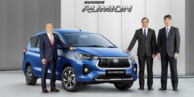 Toyota Rumion 2023 ra mắt: Suzuki Ertiga thay logo, giá dự kiến quy đổi 250 triệu đồng - Ảnh 1.