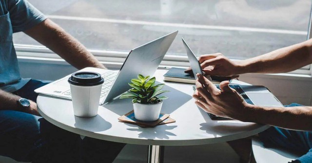 “Bác, ông, thầy giáo, bạn bè và quản lý cùng đến nhà, bạn sẽ rót nước mời ai trước?”: Ứng viên EQ cao đáp khéo, được tuyển vào làm luôn