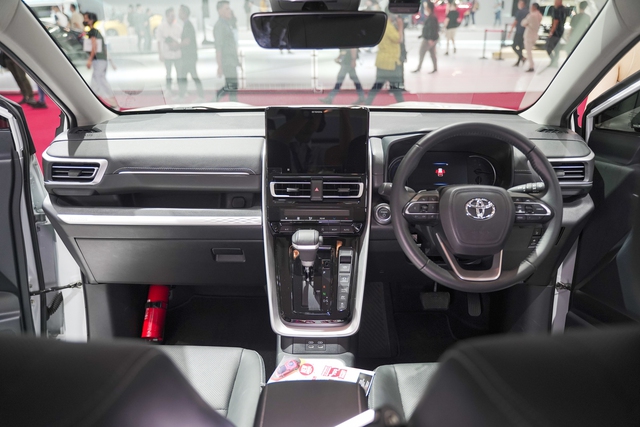 Tôi ngồi thử Toyota Innova Hybrid sắp về Việt Nam: Giá khó dưới 1 tỷ, vượt trội về công nghệ so với bản cũ - Ảnh 7.