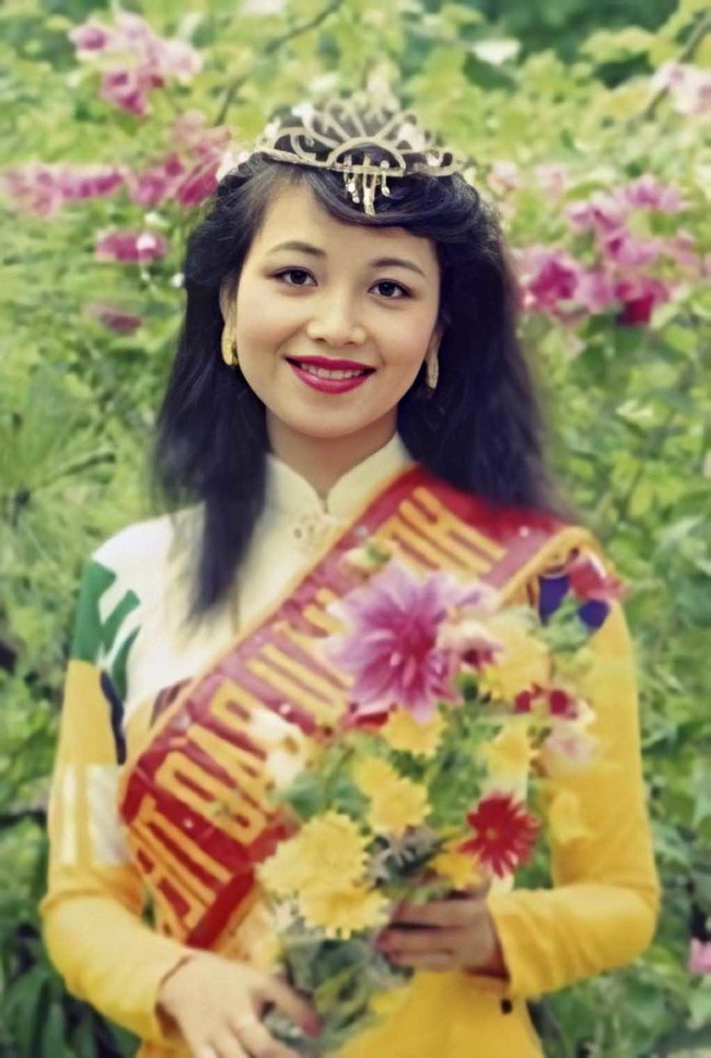 Hoa hậu giỏi ngoại ngữ nhất Việt Nam, lấy chồng Ấn Độ, sống viên mãn trong biệt thự 1200m2 - Ảnh 1.
