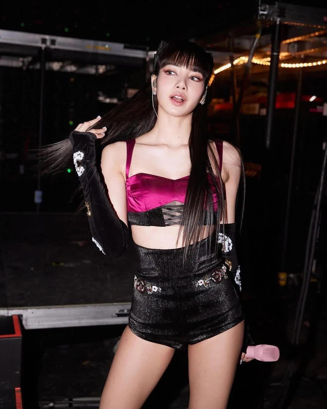 Lisa (BlackPink) chăm diện bikini khi yêu con trai tỷ phú Pháp - Ảnh 12.