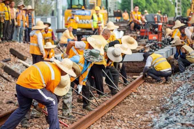 Lực lượng lao động, nhu cầu tuyển dụng và tiền lương suy giảm ám ảnh đầu tàu kinh tế phía đông của Trung Quốc - Ảnh 1.