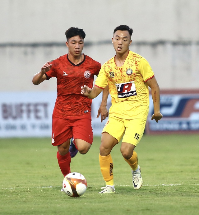 Sau bàn mở tỉ số, tiền vệ Nguyễn Trọng Hùng chắp tay tưởng nhớ 3 thành viên CLB HAGL  - Ảnh 11.
