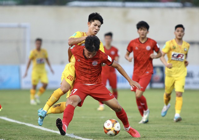  Sau bàn mở tỉ số, tiền vệ Nguyễn Trọng Hùng chắp tay tưởng nhớ 3 thành viên CLB HAGL  - Ảnh 5.