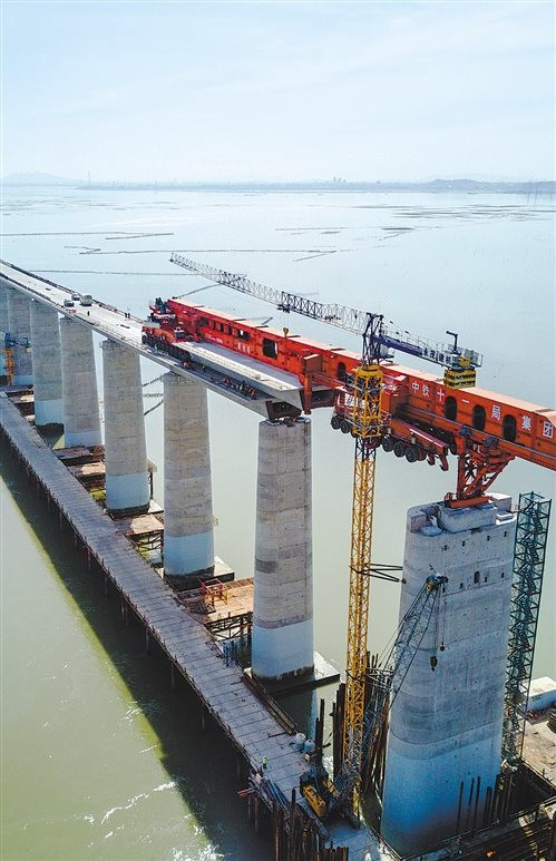 Trung Quốc phát minh ‘siêu cỗ máy’ bất bại, có khả năng xây cầu thần tốc, nâng vật nặng lên tới 1000 tấn: Người làm nhàn tênh - Ảnh 3.